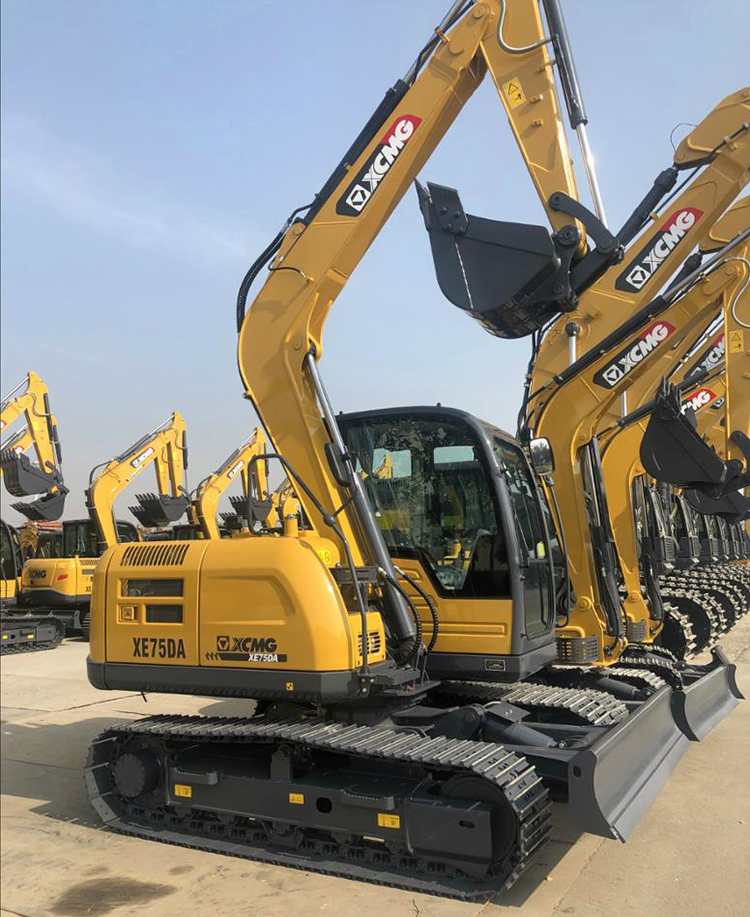 XCMG official XE135B 13 ton crawler excavator hydraulic excavator small Digging machine price for sale